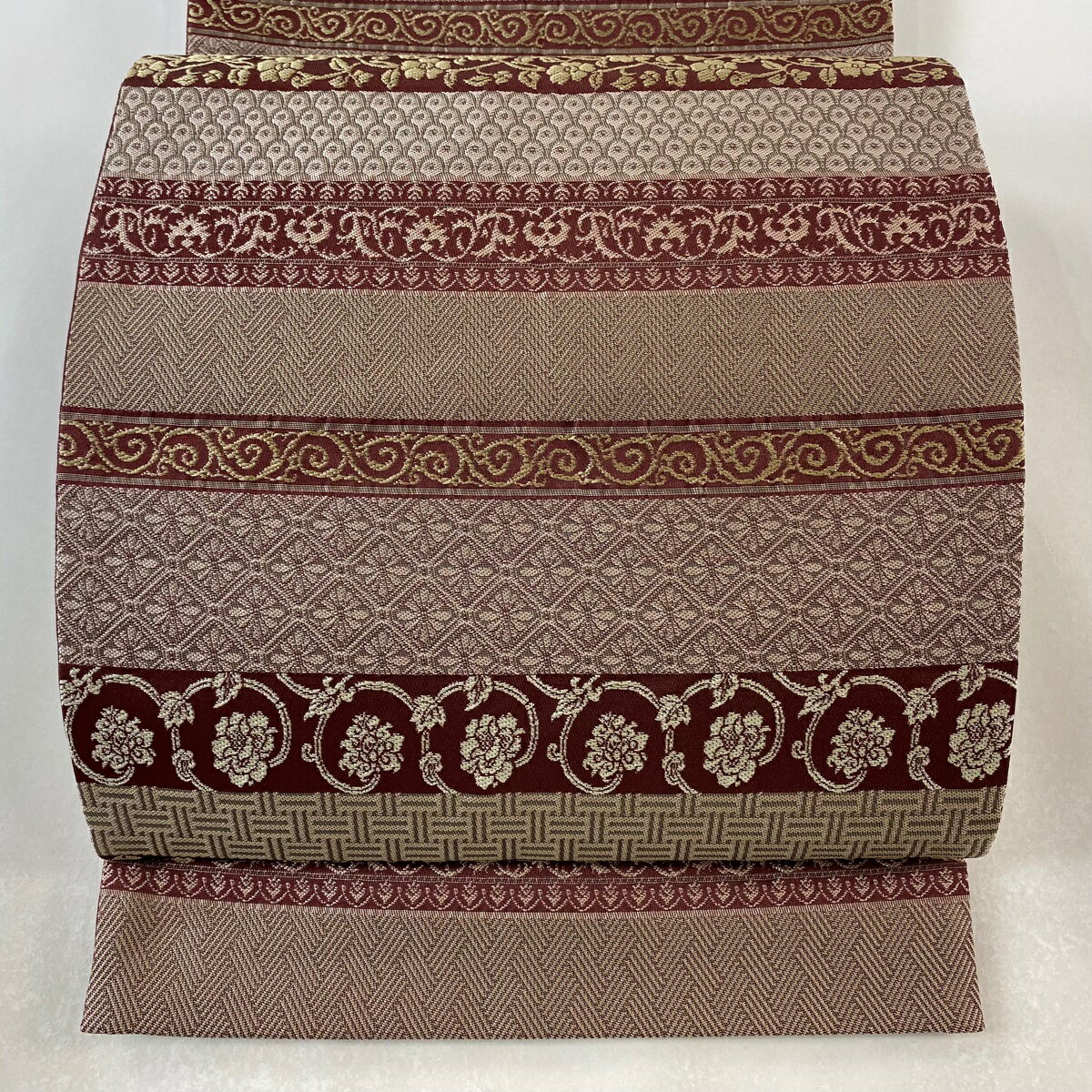【美品】 袋名古屋帯 優品 花唐草 幾何学模様 箔 小豆色 化繊 【中古】