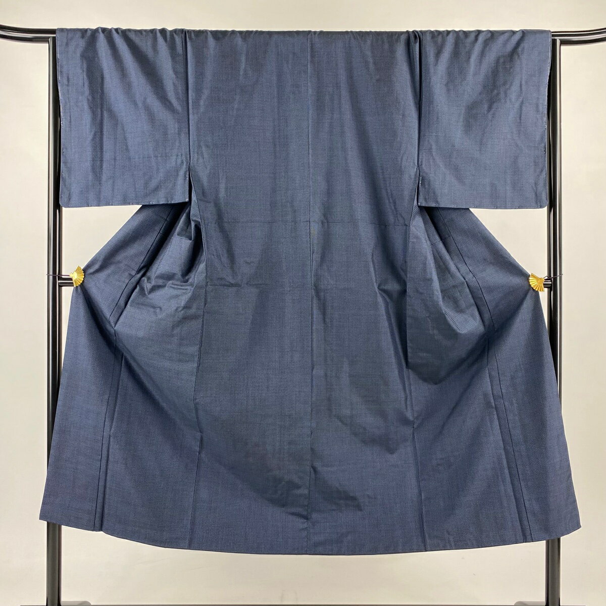 【美品】 男着物 身丈142.5cm 裄丈67cm M 袷 紬 亀甲絣 紺色 正絹 優品 【中古】