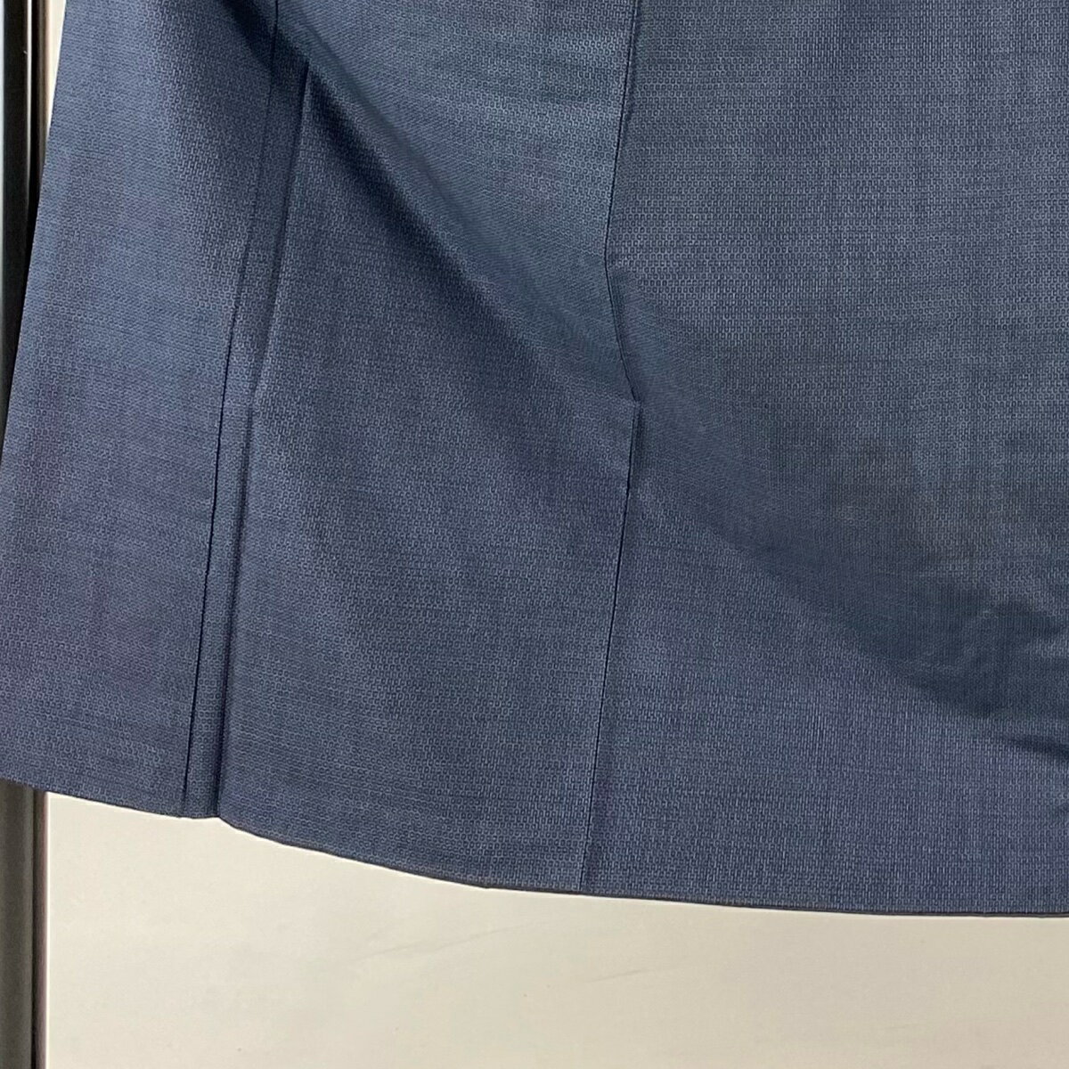 【美品】 男着物 身丈142.5cm 裄丈67cm M 袷 紬 亀甲絣 紺色 正絹 優品 【中古】