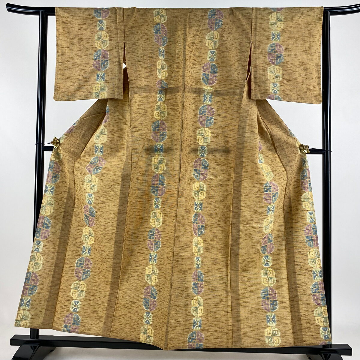 紬 身丈156cm 裄丈62.5cm S 単衣 幾何学模様 薄茶色 正絹 秀品 【中古】