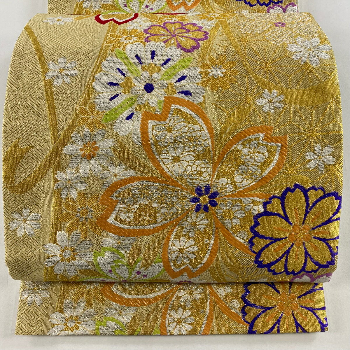 【美品】 袋帯 秀品 振袖向き 桜 有職文様 金糸 箔 金色 六通 正絹 【中古】(4)
