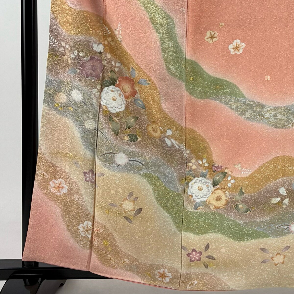 【美品】 訪問着 身丈160.5cm 裄丈65cm M 袷 草花 道長取り 金彩 絞り サーモンピンク 正絹 秀品 【中古】