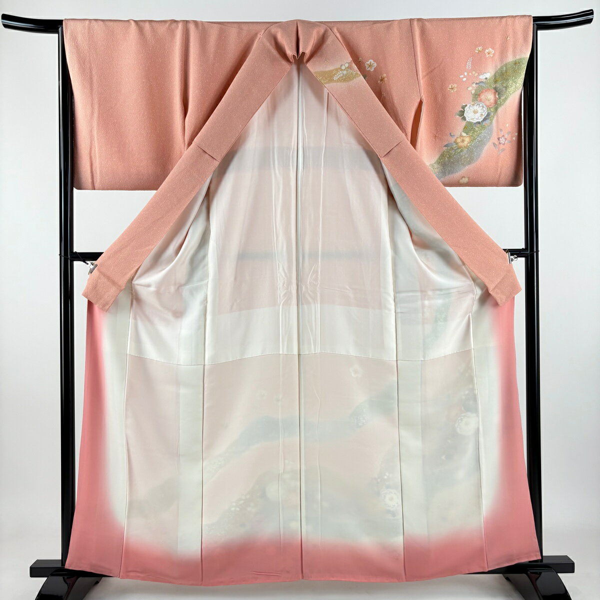 【美品】 訪問着 身丈160.5cm 裄丈65cm M 袷 草花 道長取り 金彩 絞り サーモンピンク 正絹 秀品 【中古】