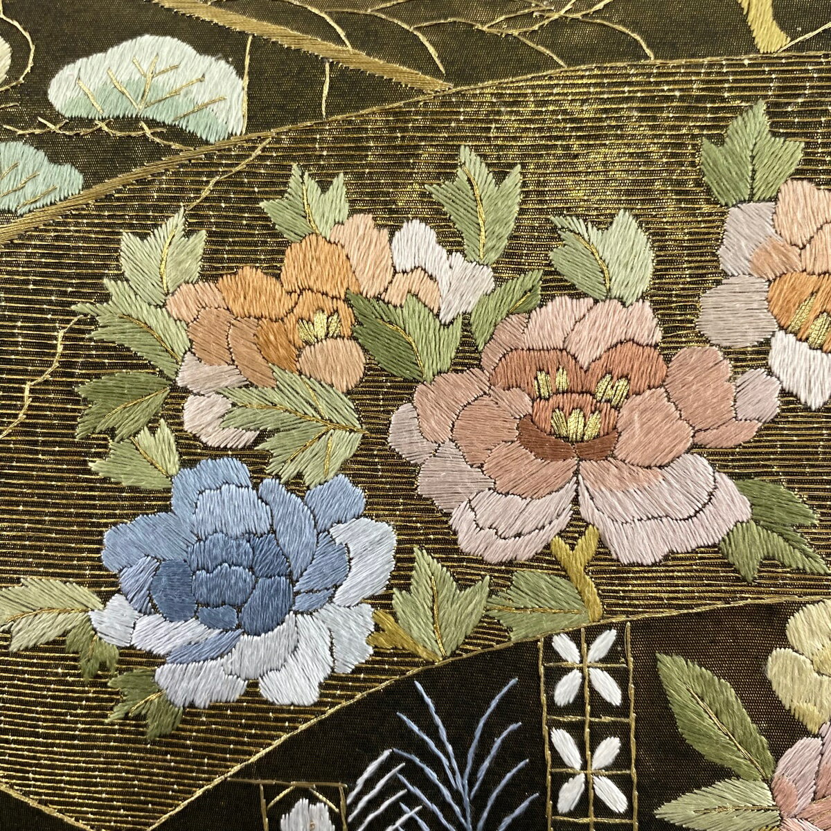 【美品】 袋帯 逸品 扇面 草花 金糸 刺繍 金茶 六通 正絹 【中古】
