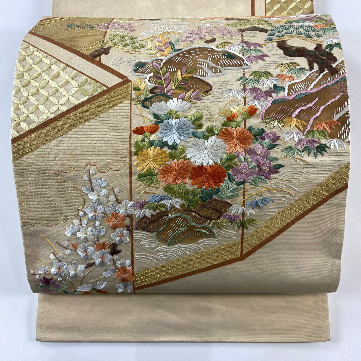 袋帯 名品 松竹梅 菊 金糸 刺繍 金色 お太鼓柄 正絹 【中古】