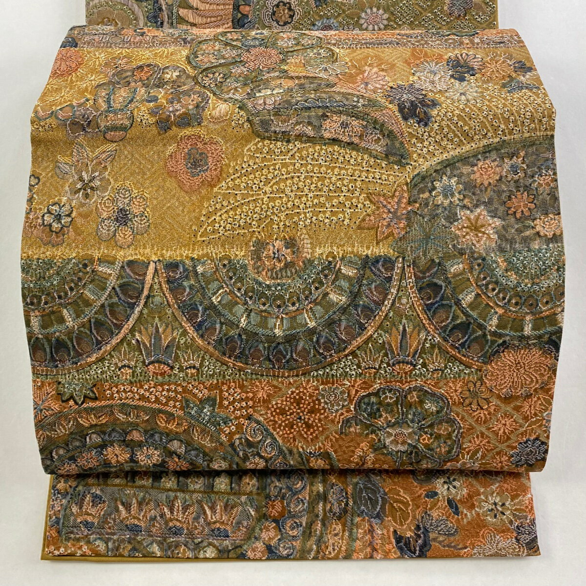 【美品】 袋帯 逸品 山岡古都 草花 鏡裏文 紋意匠 天然薬染 黄土色 全通 正絹 【中古】