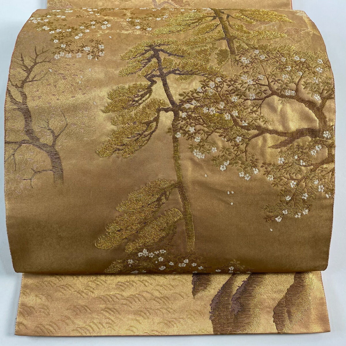 【美品】 袋帯 名品 横山大観 落款あり じゅらく 春雨 松 樹木 金銀糸 箔 金色 お太鼓柄 正絹 【中古】