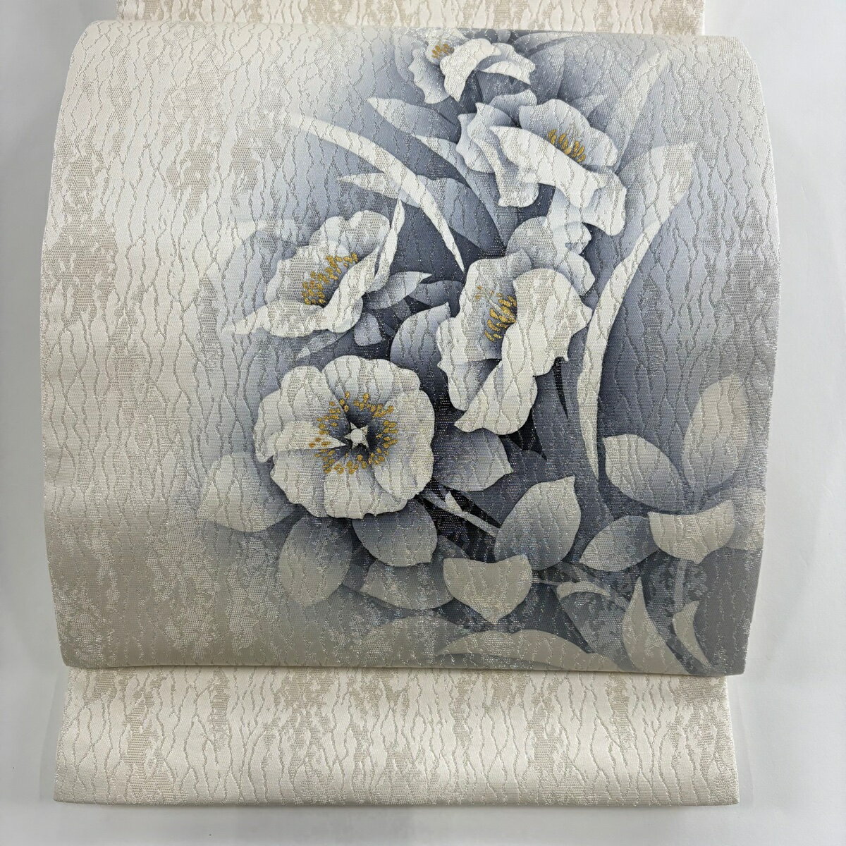 【美品】 袋帯 秀品 落款あり 岩井雅美 草花 金彩 銀糸 白 お太鼓柄 正絹 【中古】