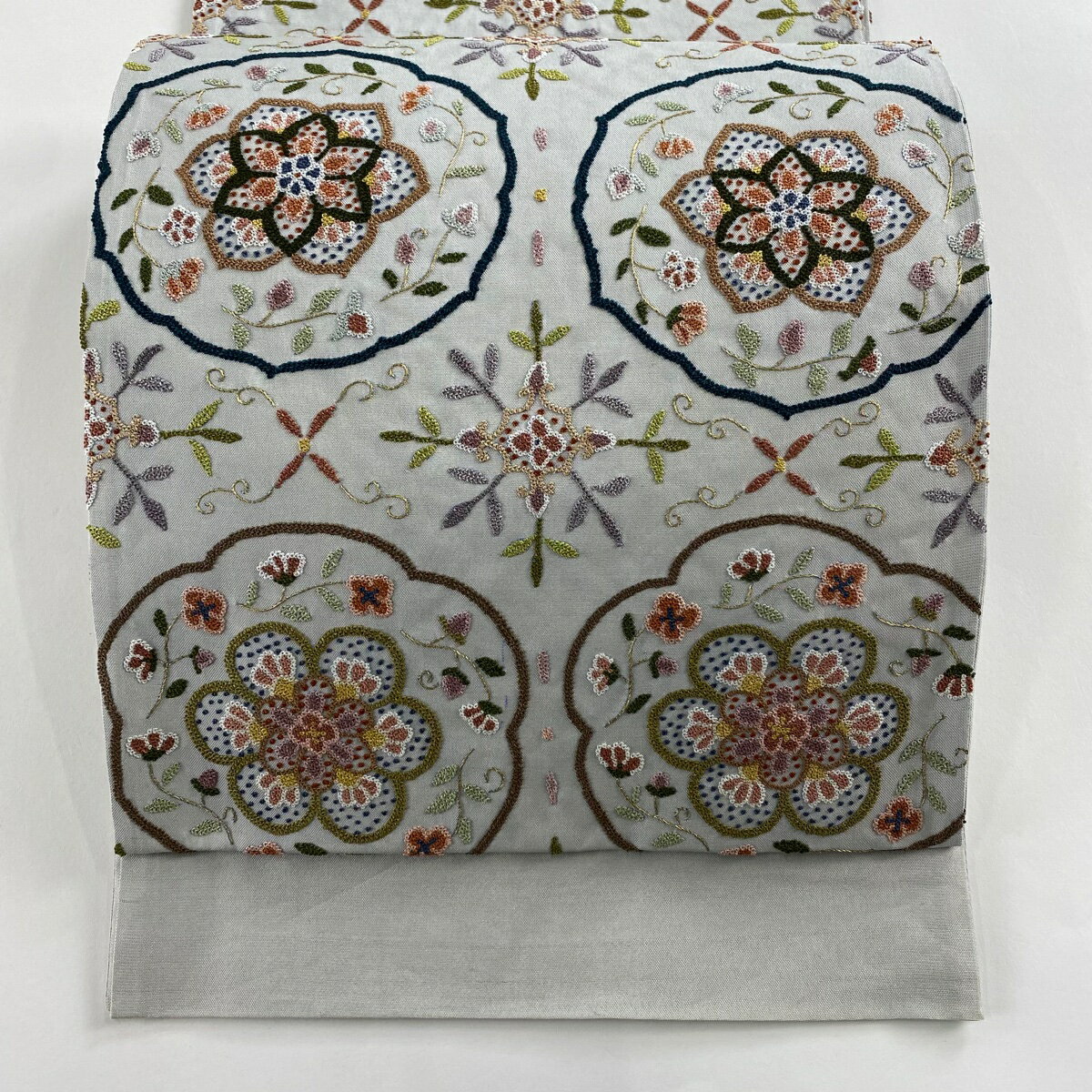 袋帯 逸品 紬地 華文 草花 相良刺繍 金糸 灰色 六通 正絹 【中古】