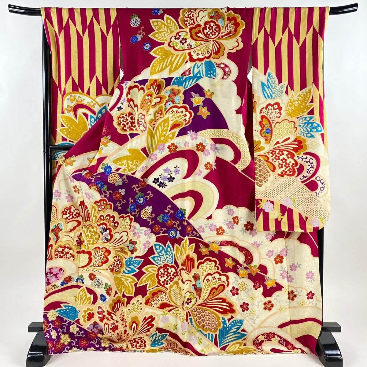 【美品】 振袖 身丈173.5cm 裄丈69cm L 袷 牡丹 梅唐草 金糸 染め分け 濃ピンク 正絹 名品 【中古】(4)