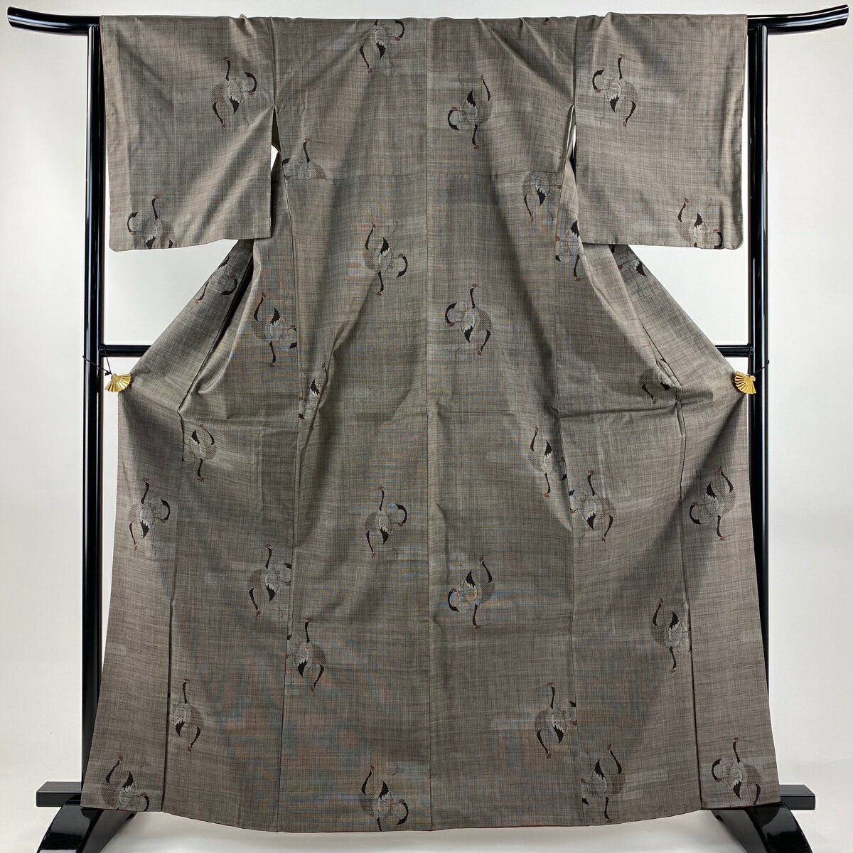【美品】 大島紬 身丈165cm 裄丈64cm M 袷 純泥染 証紙あり 鶴 ヱ霞 灰茶 正絹 名品 【中古】