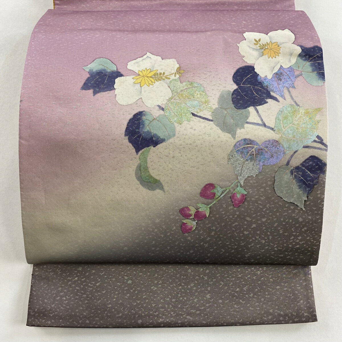 袋帯 名品 草野一騎 落款あり 苺 幾何学模様 金銀彩 箔 薄紫 お太鼓柄 正絹 【中古】