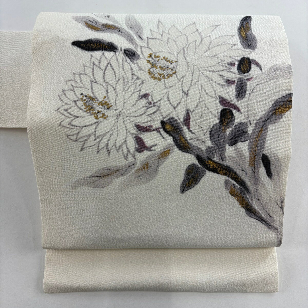 【美品】 名古屋帯 名品 落款あり 山科春宣 枝花 金彩 クリーム 正絹 【中古】