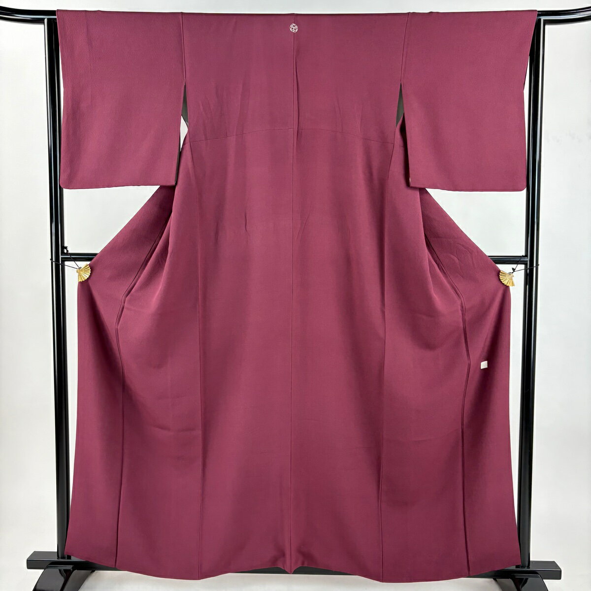 色無地 身丈161cm 裄丈64cm M 袷 人間国宝 羽田登喜男 落款あり 赤紫 正絹 秀品 一つ紋 【中古】