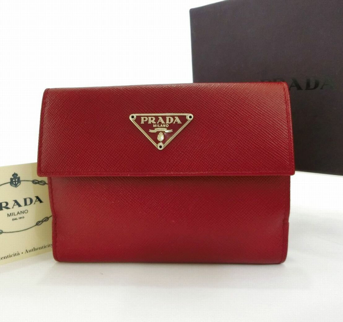 正規品 Prada プラダ 本革レザー Wホック二つ折り財布 小銭入れ付き サフィアーノ ルビー 523a コンパクト おしゃれ レディース小物 ブランド 美品 12 B001 今月限定 特別大特価 Avomed Hu 正規品 Prada プラダ 本革レザー Wホック二つ折り財布 小銭入れ付き サフィアーノ ルビー 523a コンパクト おしゃれ レディース小物 ブランド 美品 12 B001 今月限定 特別大特価 Avomed Hu