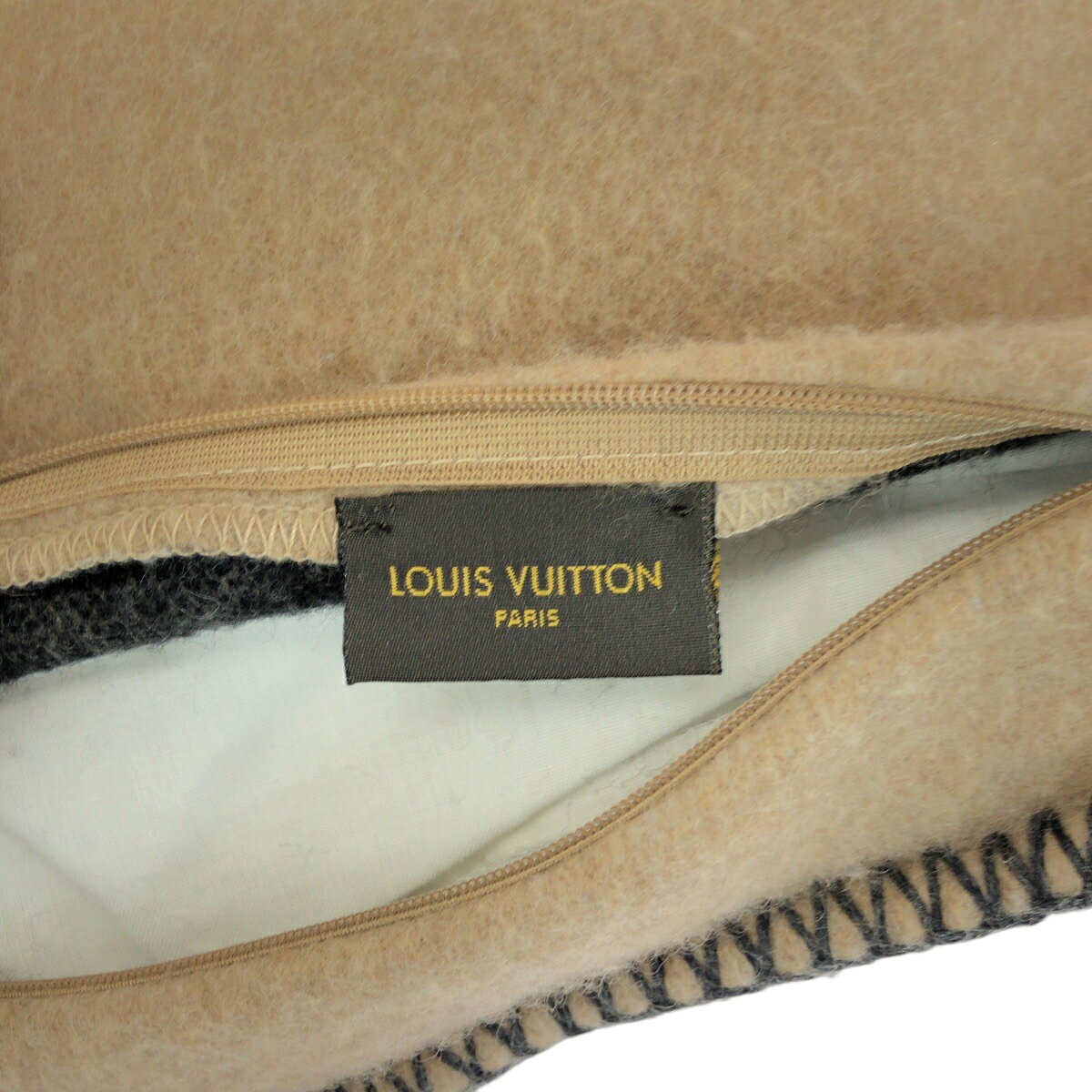 美品 LOUIS VUITTON ルイヴィトン カシミアロゴ ブラウン グレー カシミヤ R99304 インテリア クッション レディース 601857 【中古】 brandshoploop-10057987 BRAND SAMURAI サンプル画像3