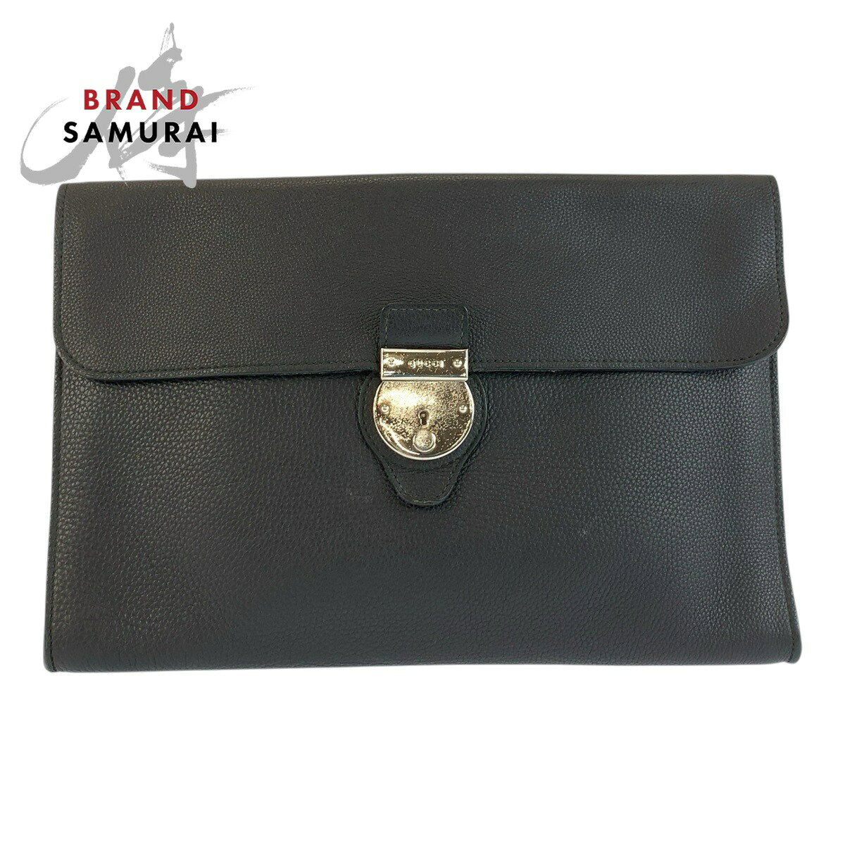 商品情報 管理番号604679 ブランドGUCCI/グッチ 型番353405 対象メンズ カラー ブラック 黒 シルバー金具 生産国イタリア 素材レザー サイズ W約37cm x H約25cm x D約2cm 仕様 開閉式：プッシュロック内側： オープンポケット x 1 付属品なし 状態ランク AB+ 目立たない薄汚れ、擦れ、多少の傷などはありますが、比較的綺麗な商品です GUCCIを探す クラッチバッグ セカンドバッグを探す