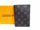 　 商品説明 【商品名】【未使用保管品】&nbsp;LOUIS VUITTON&nbsp;ルイヴィトン モノグラム エクリプス クーヴェルテュール パスポールNM パスポートカバー メンズ&nbsp;黒&nbsp;【中古】 未使用保管品の為とても綺麗なお品です（新品同様の状態ですが、未開封の新品ではないので一見わかりにくい些細な傷や汚れは御了承くださいませ。） 【ブランド】LOUIS VUITTON 【カラー】黒 【素材】レザー 【サイズ】幅：約10cm　高さ：約14cm　奥行き：約1cm ※あくまでも実寸なので多少の誤差はあるかもしれませんのでご了承ください。 【参考定価】49,500円 【製造刻印】MB2158 【型番】M64501 【機能】カードポケット×5 【付属品】箱 【商品状態】A ランク 商品詳細 （形状）良好 （素材の状態）良好 （四隅）良好 （内側）良好 （金具・ファスナー等）- （持ち手・ストラップ）- （その他）イニシャル刻印「T.K」あり 【ご注意事項】 写真に関して実物を忠実に再現しておりますが、光の加減やPCの環境により実際の色と微妙に異なる場合がございますのであらかじめご了承くださいませ。 新品と表記がされている商品以外はあくまでもUSED品なので、写真や文字で表記しきれない微細な点がある場合がある事をあらかじめご遠慮くださいませ。 商品についてのご質問や商品の写真をもっとご覧になりたい方はメール又はお電話にてお気軽にご連絡下さいませ。 全ての商品は平行して店頭販売をしております関係上、ご購入されてもすでに売り切れてしまっている場合がございますので、予めご了承下さいませ。尚、万が一その際は3日以内にご返金させて頂きます。 商品状態ランク表 ※商品ランクはあくまでも当店の判断基準の上で決定しておりますので人によって感じ方に多少の誤差があることはご了承ください。　