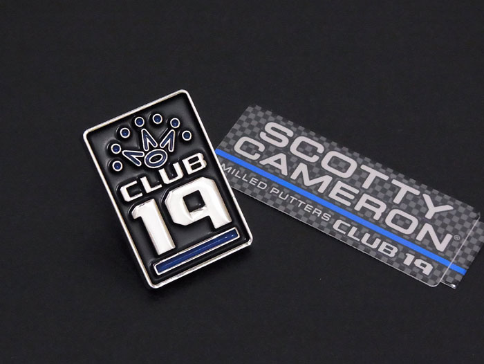   SCOTTY CAMERON スコッティキャメロン 2019 クラブキャメロン メンバー限定 ピンバッチ ミニステッカー付き