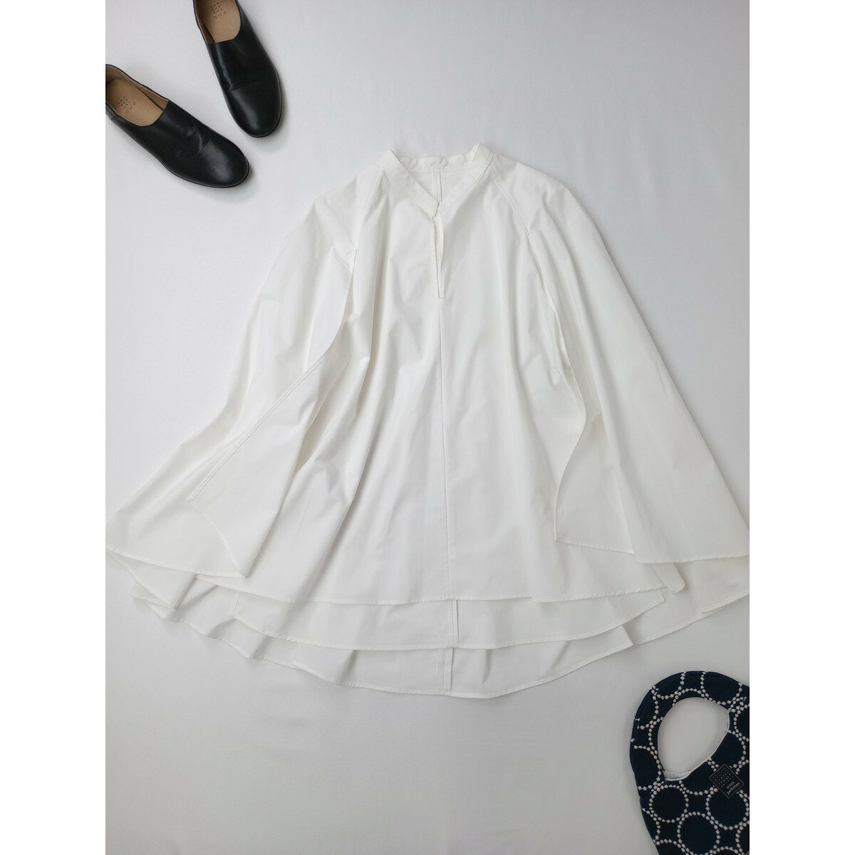 美品 22AW LE PHIL ルフィル バックツイストブラウス 半袖 シャツ F ホワイト レディース 古着 中古 USED 美品 22AW LE PHIL ルフィル バックツイストブラウス 半袖 シャツ F
