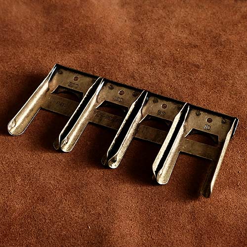 BRASS STORE ブラスストア / 4連 コインキャッチ（アンティークゴールド）/ コインキャッチャー 金具 口金 財布 サイフ コインケース 小銭ケース 硬貨 レジ 収納 雑貨 インポート