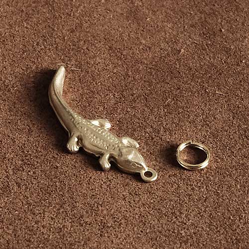 BRASS STORE ブラスストア / 極小二重リング付き 真鍮チャーム（ヤモリ）やもり とかげ トカゲ イモリ ブラス 爬虫類 パーツ 部品 キーホルダー ゴールド 雑貨の商品画像 3