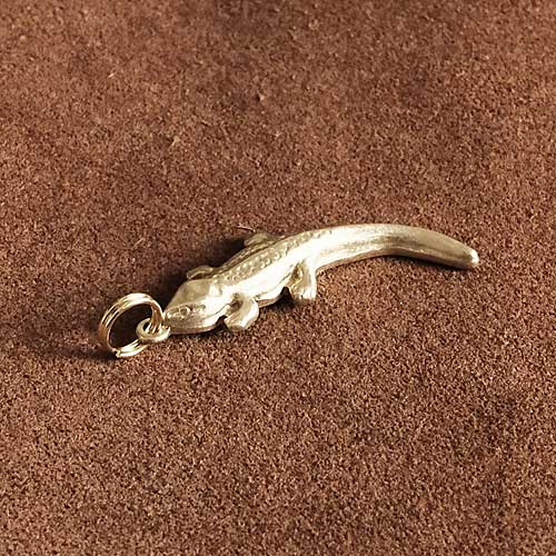 BRASS STORE ブラスストア / 極小二重リング付き 真鍮チャーム（ヤモリ）やもり とかげ トカゲ イモリ ブラス 爬虫類 パーツ 部品 キーホルダー ゴールド 雑貨の商品画像 2