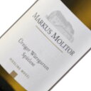 Riesling Urziger Wurzgarten Spatlese Goldene Kapsel / Markus Molitor 2011年にワイン・アドヴォケイト100点を獲得、その後2013年にはドイツ史上初となる3アイテム同時100点獲得という偉業を成し遂げたモーゼルを代表する生産者。赤っぽい鉄分を含んだ火山性土壌、レッドスレート主体。グレープフルーツや砂糖漬けのオレンジにハーブやスパイス、スレートのヒント。 タイプ：白ワイン 産地：ドイツ / モーゼル / 主要ブドウ品種：リースリング 口に含むと果実の透明感、フローラルのエッセンス、上質なミネラルが見事に折り重なり、フィニッシュに至るまで美しく持続する。凝縮した果実の甘やかさとフレッシュなミネラルが非の打ち所がないほどに調和している。 タイプ：白ワイン セパージュ：リースリング 100% ヴィンテージ：2020 容量：750ml 熟成方法：ステンレスタンクで発酵、澱と共に10ヶ月熟成。2011年にワイン・アドヴォケイト100点を獲得、その後2013年にはドイツ史上初となる3アイテム同時100点獲得という偉業を成し遂げたモーゼルを代表する生産者。赤っぽい鉄分を含んだ火山性土壌、レッドスレート主体。グレープフルーツや砂糖漬けのオレンジにハーブやスパイス、スレートのヒント。 口に含むと果実の透明感、フローラルのエッセンス、上質なミネラルが見事に折り重なり、フィニッシュに至るまで美しく持続する。凝縮した果実の甘やかさとフレッシュなミネラルが非の打ち所がないほどに調和している。 歴史的にも非常に高い評価を得る こだわりを持って造られるマーカスのワインは、歴史的にも非常に高い評価を得ており、1996年にはTBAが当時の最高値となる1000ドイツマルクを付け、2012年にもTBAがオークションにて2750€という最高額を更新。 世界最高峰との呼び名の高いエゴン・ミュラーやJJプリュムらと肩を並べ、品質・価格の面で全く引けを取らない。 甘口のアウスレーゼにおいては、2011VTがドイツで3ワイナリー目となるWA100点を獲得、2013VTではドイツ史上初となる3アイテム同時に100点獲得という歴史的快挙を成し遂げる。 一方、中辛口においても2015VTで100点、さらに辛口でも2015VTで99+点を獲得しており、リースリング以外の品種でも「低価格帯でこれだけ洗練されていて、複雑なピノ・ブランは滅多に見つけられない」とロバート・パーカーから絶賛され、ピノ・ノワールにおいては、ヴィノム誌のブラインド・テイスティングでドイツトップピノ・ノワール1位を獲得、またインターナショナル・シュぺートブルグンダー・シンポジウムのグランド・ピノ・ノワール・アワード2011、2012で優勝と世界的な評価を得ている。 品種や甘口・辛口といった枠を飛び越えるマルクスのワイン 品種や甘口・辛口といった枠を飛び越えるマルクスのワインは、モーゼルのエリアにとどまらず、今やドイツを代表するワイナリーであると断言できる。ワイン名についている星マークは、*は良質、**は上級、***は最上級を意味している。この星マークは糖度(糖分が多ければ多いほど良い)ではなく、フィネス(良質であればあるほど良い)に対応している。 マーカス・モリトールでは毎年多く種類のワインが生産されるが、驚きなのはこの膨大な数の全てのワインが卓越した品質を持っているということである。その秘密は、まずブドウの木にある。 マーカスは樹齢100年に及ぶ接ぎ木していない古木を所有しており、その古木から高い割合でマッサル・セレクションを行っている。 次に栽培における非常に献身的な姿勢であり、畑には熟練者を50人も雇って夏の間のキャノピー・マネジメントと2ヵ月に及ぶ収穫をともにする。一粒の実でさえ、少なくとも2度の選定を受け、特に辛口に関しては、ほんのわずかでもボトリティスが付いていれば、他に感染しないようしっかりと区別される。