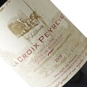 Chateau La Croix Peyreyre / Chateau La Croix Peyreyre 土壌は粘土石灰質土壌。葡萄の平均樹齢は45年。ステンレスタンクにて24℃～28℃で3週間ほど発酵、後にコンクリートタンクと古樽を用いて12か月熟成。軽くフィルターを掛け瓶詰め。2010年有機認証取得。 タイプ：赤ワイン 産地：フランス / ボルドー / コート・ド・カスティヨン 主要ブドウ品種：メルロー 黒いベリーやトリュフを思わせる香り、タンニンは控えめで飲み口は濃密ながら品格があります。赤身の肉料理と共に。 タイプ：赤ワイン セパージュ：メルロー60％、カベルネ・フラン25％、カベルネ・ソーヴィニヨン8％、コット7％ ヴィンテージ：2019 容量：750ml 熟成方法：ステンレスタンクにて24℃～28℃で3週間ほど発酵、後にコンクリートタンクと古樽を用いて12か月熟成。土壌は粘土石灰質土壌。葡萄の平均樹齢は45年。ステンレスタンクにて24℃～28℃で3週間ほど発酵、後にコンクリートタンクと古樽を用いて12か月熟成。軽くフィルターを掛け瓶詰め。2010年有機認証取得。 黒いベリーやトリュフを思わせる香り、タンニンは控えめで飲み口は濃密ながら品格があります。赤身の肉料理と共に。 生産者の概要 創設者であり祖父であるマルセル氏は第2次世界大戦が終わって間もない1950年頃まではサンテミリオン・プルミエ・グラン・クリュ・クラッセBのシャトー・トロロン・モンドで働いていました。当時は戦争直後の経済不況が続いていて、給料は現金での支給ではなく、物資での支給が殆どでした。しかし最後のお給料代わりに頂いたのがなんと、シャトー・トロロン・モンドの畑、0.5haの畑と家でした。その後彼は頂いた0.5haの畑を「シャトー・マルソラン」（彼のマルセルという名前由来）と名付けます。一方で、マルセル氏は故郷となるコート・ド・カスティヨンでも12haの畑を所有していて、こちらのワイン造りも本格的にスタートします。そのシャトー名が「シャトー・ラ・クロワ・ペイレール」です。当時から除草剤などを使う事をせず、出来るだけ自然な栽培で葡萄を育てていましたが、2000年にマルセル氏から現当主ドミニク・シュナード氏に変わると、その意思を継ぎ2007年からオーガニック栽培を開始。2010年にマルセラン、ペイレール共に有機認証マークも取得。その後も酸化防止剤についても極力控える造りを実行し、2018年からは酸化防止剤を一切入れず、ナチュールワインへの転換を実行しています。 マルセラン、ペイレール共に有機認証マークを取得 ドミニク氏は言います。正直、ビオやナチュールへの取り組みがここまで大変だとは思わなかった。だけど、そんな時、自分自身に言い聞かせるんだ。自分の哲学を。それは「人間が自然の一部であり仲間である」という考え。人間と動物、植物、土の結びつきやサイクル、生物多様性を考え尊重するのが彼の哲学であり、今日までこのベースの哲学を堅く信じ畑での仕事の取り組みをしています。