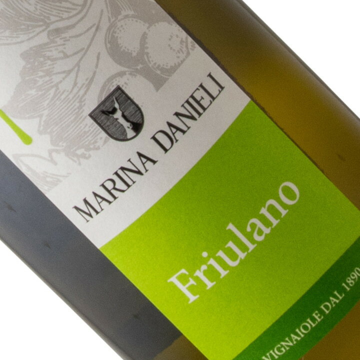 Friulano DOC Friuli Colli Orientali / Azienda Agricola Marina Danieli 年産わずか3,000本弱のフリウラーノ、クリアで奥行きのある果実が印象的な辛口の白ワイン。フリウラーノの栽培面積は3.71ha。平均樹齢は約13年。ステンレスタンクで発酵。約9ヶ月のスレンレスタンク熟成。発酵後、全体の30%は木製の樽に移しマロラクティック発酵。年産約3,300本。 タイプ：白ワイン 産地：イタリア / フリウリ・ヴェネツィア・ジュリア 主要ブドウ品種：フリウラーノ 完熟したフルーツの香りと芳醇でクリアな果実。しっかりとした味わいとクリアな後味が印象的な辛口の仕上がり。 タイプ：白ワイン セパージュ：フリウラーノ100％ ヴィンテージ：2018 容量：750ml 熟成方法：年産わずか3,000本弱のフリウラーノ、クリアで奥行きのある果実が印象的な辛口の白ワイン。フリウラーノの栽培面積は3.71ha。平均樹齢は約13年。ステンレスタンクで発酵。約9ヶ月のスレンレスタンク熟成。発酵後、全体の30%は木製の樽に移しマロラクティック発酵。年産約3,300本。 完熟したフルーツの香りと芳醇でクリアな果実。しっかりとした味わいとクリアな後味が印象的な辛口の仕上がり。 生産者の概要 フリウリ・ヴェネツィア・ジューリア州の北部にある都市、ウディネから南東に約20km。人口およそ1,600人のカミーノ村にアジェンダ・アグリコーラ・マリーナ・ダニエリはあります。1800年代に初代にあたるフィロッティーモ・ダニエリ氏と妻のアンナ氏がこの地に移り住み葡萄栽培を開始。その後、代々女性が引継ぎ、現在では4代目にあたるマリーナ氏と娘のリティツィアさんが中心となり営んでいます。ワイナリーはコッリ・オリエンターレ・デル・フリウリに位置しています。このエリアでは北東部はスロヴェニアと接しており、また北側に広がる山々がアルプスからの冷たい風を遮り、穏やかな気候のもと葡萄栽培を行っている産地としてイタリア国内でも知られています。 ポイント 現在ワイナリーの所有面積は100ha。敷地の中には森も残されており、その中に野菜農園、果樹園、そして葡萄畑が広がります。葡萄畑は35ha。ダニエリ家の信念は「代々引き継いで来た土地を後世へ伝えること」。創業当時から化学肥料に頼らない農法で葡萄を栽培しています。そのため畑での除草剤、殺虫剤は未使用。敷地内の自然環境を守ることで栽培されている植物や野菜、果物、そして葡萄樹が自らの免疫力を高め害虫や病気から守るようにしています。また、農園で収穫した野菜の一部からは肥料を造り畑に施しています。「良いワインは丁寧な畑仕事からスタートする」。この家では代々、ロバが象徴とされてきています。これは一つの信念を貫き通す頑固さと、毎日の仕事を一生懸命行うことを表し、1985年にワイナリーの正式なロゴとなっています。北イタリアのひたむきな家族が造る素直で誠実なワインです。