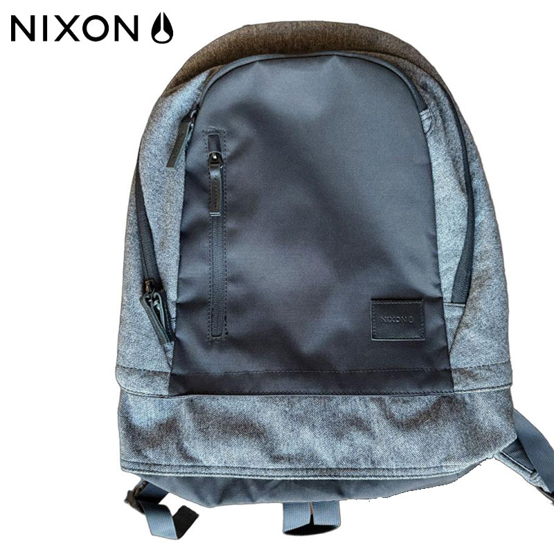 ブランド紹介 【NIXON/ニクソン】 NIXONは西海岸特有の自由な空気感と、ゆっくりと過ごすバケーションに最適な雰囲気を持つサンディエゴで誕生しました。 当時、NIXONは腕時計を中心としたプレミアムなライフスタイルアクセサリーとして発足し、3S(SKATE・SURF・SNOW)界の著名人や大御所アーティストなどをサポートすることで話題を呼びました。また、通常頻繁なデザインチェンジを行わないアクセサリー界において、常に新しいトレンドを発信するために、SPRING、SUMMER、WINTERと年3回コレクションを展開し、常にシーンを牽引し続けています。 アイテム紹介 モデル：Backpack Ridge SE カラー：HERRINGBONE／BLACK 型番：C2492-1828 縦幅 横幅 マチ 約cm 約cm 約cm 採寸の注意事項 ■採寸は平置き・及びメーカー推奨サイズです。 ■採寸は、全て手作業にて行っております。製品の素材や加工によっては、採寸のサンプルに使用したものとズレが生じる場合がございます。 予めご了承願います。必ずお読み下さい ※商品画像の色について※ 商品画像の色は実物に近づけるよう調整しておりますが、各ブラウザの環境設定及び、モニターの設定により実物の色と差が出る場合が 御座います。予めご了承の上ご注文下さいますようお願い致します。 ※在庫状況について※ 当店は実店舗とかねておりますので、入れ違いにより商品が完売の場合がございます。予めご了承くださいませ。 ※キャンセル（返品）について お送りした商品がイメージと違う、モニターで確認した色と多少違う、想像と大きさや形が違う、その他お客様の見解、想像、ご都合による キャンセル・返品はお断りさせていただきます。