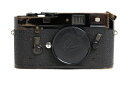 【美品】Leica/ライカ M4 ブラックペイント118万号　番号一致箱完品セット #jp26099 【外観】塗装剝がれあり。経年に伴い、使用痕跡がございます。 【動作】シャッターは未計測ながら全速切れています。 巻き上げ、巻き戻し、セルフタイマー、フレームセレクター、底蓋開閉など、基本機能の作動は確認済みです。 【付属品付属品は写真に写っているものが全てです。 【注意事項】■当社仕事の都合にてご連絡に1日ほどかかることがあります。 　　　　　　■画像にてご判断の上ノークレイム、ノーリターンにてお願いいたします。 　　　　　　■商品発送後の破損、その他の不備につきましては、誠意を持って対応させていただきますので、お手数ですが、お電話でご連絡ください。いきなり悪い評価は、なさらないでください。どうぞ宜しくお願い致します。 【発送詳細】■送料無料 【支払方法】■銀行振込 三井住友銀行 ゆうちょ銀行 みずほ銀行 三菱東京UFJ銀行 　　　　　　■代金引換