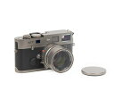 美品　Leica M 50周年記念 M7ボディ + Summilux-M 50mm　F1.4 ASPHレンズ Titanium限定セット商品 #jp27484 【光学系】サビ、劣化、くもり、カビ、キズ、バルサムなどもなくクリアです。 【動作】ピントリング・絞り動作確認済み、検品済み、問題となる箇所ありません、現商品の写真をできるだけ載せましたのでどうぞご覧くださいませ。ご不明な点はお気軽いにご質問ください。 【付属品】キャップ、dicomarフード、レンズケーズ、番号一致箱、ギャランティー、50周年記念冊、説明書、小冊子×5、付属品は写真に写っているものが全てです。 【注意事項】 ■当社仕事の都合にてご連絡に1日ほどかかることがあります。 ■画像にてご判断の上ノークレイム、ノーリターンにてお願いいたします。 ■商品の状態確認につきましては、当方の見落としがある場合もございますので、ご了承ください。 ■商品発送後の破損、その他の不備につきましては、誠意を持って対応させていただきますので、お手数ですが、お電話でご連絡ください。いきなり悪い評価は、なさらないでください。どうぞ宜しくお願い致します。 【発送詳細】■送料無料 【支払方法】■クレジットカード，銀行振込（前払い決済），Apple Pay，セブンイレブン（前払い決済），ローソン、郵便局ATM等（前払い決済），代金引換