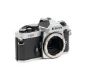 【美品】Nikon/ニコン FM2 フィルムカメラ ボディー シルバー #jp27845 【外観】経年に伴い、使用痕跡がございます。 【動作】シャッターは未計測ながら全速切れています。 巻き上げ、巻き戻し、セルフタイマー、露出計、底蓋開閉など、基本機能の作動は確認済みです。 【付属品】カメラボディーのみ、付属品無し 【注意事項】 ■当社仕事の都合にてご連絡に1日ほどかかることがあります。 ■画像にてご判断の上ノークレイム、ノーリターンにてお願いいたします。 ■商品の状態確認につきましては、当方の見落としがある場合もございますので、ご了承ください。 ■商品発送後の破損、その他の不備につきましては、誠意を持って対応させていただきますので、お手数ですが、お電話でご連絡ください。いきなり悪い評価は、なさらないでください。どうぞ宜しくお願い致します。 【発送詳細】■送料無料 【支払方法】■クレジットカード，銀行振込（前払い決済），Apple Pay，セブンイレブン（前払い決済），ローソン、郵便局ATM等（前払い決済），代金引換