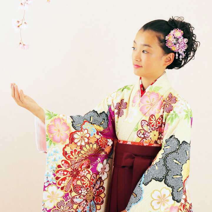 Rakuten - 【レンタル】 小学生 女子 袴セット 卒業式 (HK_75) 150cm 160cm 薄黄色 赤 桜 松 菊 女の子 女児 小学校 10歳 13歳 袴 はかま ハカマ フルセット 貸衣装 和装 卒業袴 卒業 ハーフ成人式 結婚式 十三詣 【往復送料無料】