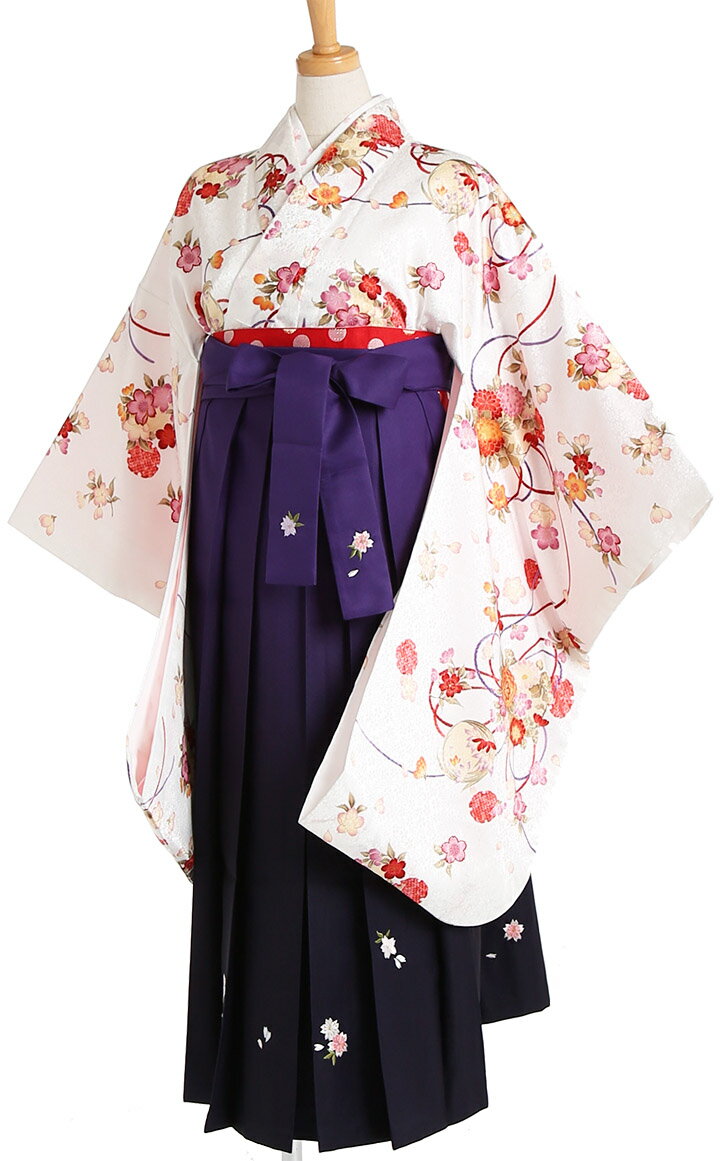 ●こちらの袴は、レンタル商品です。 ●申し訳ございませんが、ご注文頂いても利用日の予約状況によってはご利用頂けない場合もございます。 ●フリーダイヤルまたはメールで、事前に予約状況をお問い合わせ頂く事も可能です。 ●レンタル商品はご利用日の5日前に発送し、4日前のお届け予定です。（予約状況やお届けの地域によっては3日前の到着になる場合もございます。） ●ご利用日の翌日には必ずご返送下さい。（延長利用の場合を除く） ●返送の際は、商品と同封の着払い伝票で簡単に返送できます。 ●北海道と沖縄および離島は、＋1.000円（税別）の送料を申し受けます。 ●詳しくはレンタルガイドもご覧ください。 追　加　送　料　表（ご注文後、下記の送料が加算されます） 北海道 沖縄 離島 1,000円（税別） 1,000円（税別） 1,000円（税別）【商品名】 レンタル 卒業式 袴 【品　番】 HK_34 【商品内容】 着物 / 帯 / 袴 / 長襦袢 / 着付小物（腰紐/コーリンベルト/帯板/伊達締め/襟芯）/ 草履※足袋はセット内容に含まれていません。　足袋が必要な方は購入時にサイズを選択してご注文下さい。※オプションでレンタルブーツもご用意しています。詳細は下記バナーをご確認下さい。※着物・袴以外の帯や小物などは、着物に合わせて当店スタッフがコーディネートさせていただきます。お届けするセットはモデルが着用の帯・小物と異なる場合がございます。 【サイズ】 約143cm 〜 151cm 前後 【ご利用日】 予約状況を確認いたしますので、必ずご利用日をご入力してください。