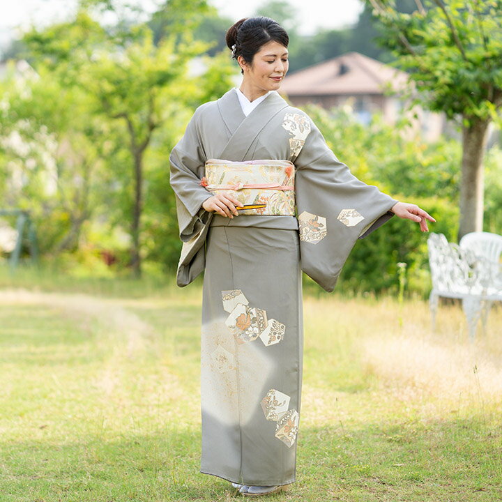 Rakuten - 【レンタル】高級正絹 訪問着 フルセットレンタル訪問着 源氏鼠色 唐草と鉄線 レンタル（HO-MI091）結婚式 列席衣装 訪問着 レンタル 入学式 卒業式 お茶会 パーティー 叔母 親戚 叙勲 式典着物