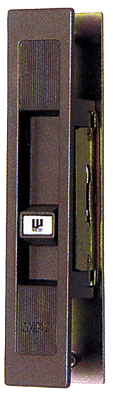 当店取り扱い引き違い戸の錠前寸法表←商品が見つけられない時など参考にして下さい 商品番号 FSKH-2BU 寸法確認箇所 印刷用　クリック！ 整理番号 FSKH-2BU サッシメーカー 錠前メーカー 形式 締り 内部形式 フロントサイズ ビスピッチ 扉厚 YKK・神鋼・不二 WEST(ウエスト) 召合せ/内締り カマ締り スライド式 120x20mm 105mm 28mm 引き違い錠交換要領はこちら 【0619PUP10JU】※錠前をご注文する前に、ご確認ください。 ・こちらの錠前は、返品ができませんので、不安な方は注文前にご確認下さい。 ・用語等わからない場合は、メール等でご確認下さい。 用語例 ---　閉め方による違い　--- 内締り・・・・・内側からのみ施開錠できる仕様　玄関外側からは、施錠できません。 内外締り・・・内からも外からも施錠できる仕様です。 ---　施錠方式による違い　--- カマ締り・・・施錠時に鎌状のロックが飛び出し、施錠できるタイプ ネジ締り・・・施錠時、ネジを締めることにより施錠できるタイプ スライド式・・内側から施錠するときに、ツマミをスライドさせて施錠するタイプ