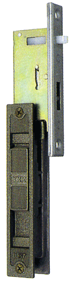 当店取り扱い引き違い戸の錠前寸法表←商品が見つけられない時など参考にして下さい 商品番号 FSKH-24BU 寸法確認箇所 印刷用　クリック！ 整理番号 FSKH-24BU　ブロンズ サッシメーカー 錠前メーカー 形式 締り 内部形式 フロントサイズ ビスピッチ(座) 扉厚 YKK WEST(ウエスト) 戸先/内締り カマ締り スライド式 125x20mm 座寸法142x25mm 105mm(座127mm) 30mm 引き違い錠交換要領はこちら【0619PUP10JU】※錠前をご注文する前に、ご確認ください。 ・こちらの錠前は、返品ができませんので、不安な方は注文前にご確認下さい。 ・用語等わからない場合は、メール等でご確認下さい。 用語例 ---　閉め方による違い　--- 内締り・・・・・内側からのみ施開錠できる仕様　玄関外側からは、施錠できません。 内外締り・・・内からも外からも施錠できる仕様です。 ---　施錠方式による違い　--- カマ締り・・・施錠時に鎌状のロックが飛び出し、施錠できるタイプ ネジ締り・・・施錠時、ネジを締めることにより施錠できるタイプ スライド式・・内側から施錠するときに、ツマミをスライドさせて施錠するタイプ