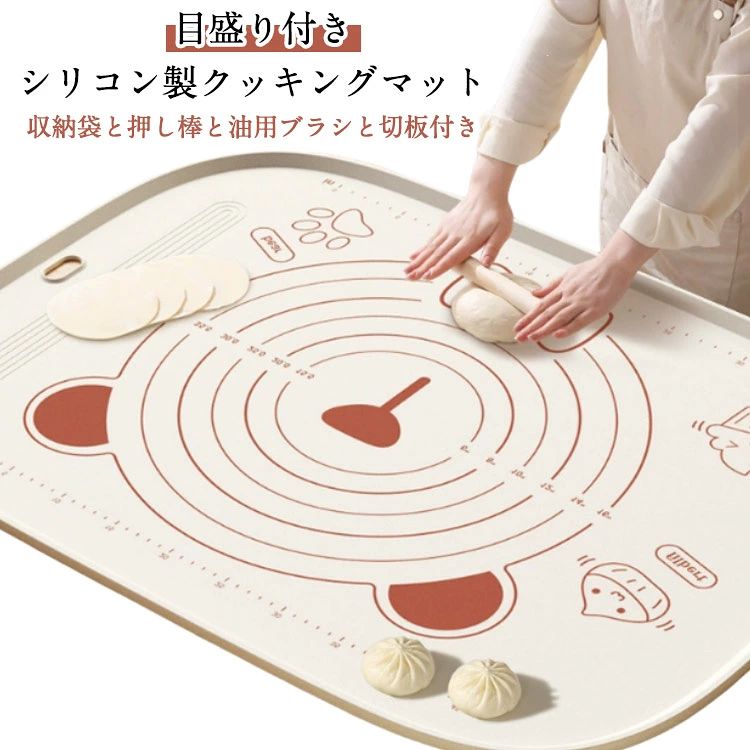【目盛り付きで便利】このシリコン製クッキングマッには、目盛りが付いており、生地の広さや分量を簡単に測ることができます。パン作りや製菓に最適で、手軽にレシピ通りの分量で作業が進みます。【折りたたみ式で収納便利】コンパクに折りたためるので、収納も簡単。キッチンのスペースを取らず、使わない時にはサッと収納できて便利です。【耐熱性と柔軟性】耐熱温度が高く、オーブンでの使用にも耐えられるシリコンマッ。生地作りからピザ、麺、クッキーなど、さまざまな料理に対応できます。柔軟性があり、手軽に使えて食材がこびりつきにくいです。【かわいいデザイン】シンプルで可愛らしいデザインが、キッチンを明るく演出。製菓道具としてだけでなく、見た目にも楽しめるアイテムです。【便利な多機能】パンマッ、こね台、練り台としてだけでなく、ピザや麺作り、クッキーなどの生地作りにも使える万能アイテムです。家庭での手作り料理をサポーします。【にもぴったり】手作り好きな方へのにぴったり。初心者にも使いやすく、製菓や料理を楽しむ方におすすめです。 ●製造ロッにより、細部形状の違いや、同色でも色味に多少の誤差が生じます。 ●パッケージは改良のため予告なく仕様を変更する場合があります。 ▼商品の色は、撮影時の光や、お客様のモニターの色具合などにより、実際の商品と異なる場合がございます。あらかじめ、ごください。 ▼生地の特性上、やや匂いが強く感じられるものもございます。数日のご使用や陰干しなどで気になる匂いはほとんど感じられなくなります。 ▼同じ商品でも生産時期により形やサイズ、カラーに多少の誤差が生じる場合もございます。 ▼他店舗でも在庫を共有して販売をしている為、受注後欠品となる場合もございます。予め、ごお願い申し上げます。 ▼出荷前に全て検品を行っておりますが、万が一商品に不具合があった場合は、お問い合わせォームまたはメールよりご連絡頂けます様お願い申し上げます。速やかに対応致しますのでご安心ください。 メーカー希望小売価格はメーカーカタログに基づいて掲載しています メーカー希望小売価格はメーカーカタログに基づいて掲載しています