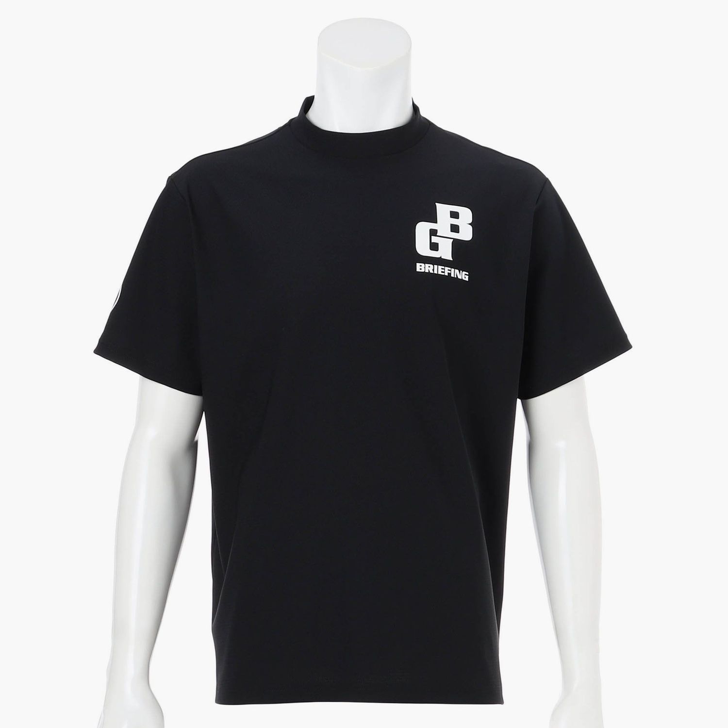 ゴルフシーンはもちろん、トレーニングや普段使いと様々なコーデに取り入れやすいTシャツライクなデザインが魅力的なハイネックシャツ。胸元、袖にあしらわれたロゴがスポーティーな雰囲気をプラス。夏のゴルフの主役アイテムに最適な1着です。【素材の特性】・ケミカルリサイクル糸を用いたストレッチメッシュをメインに使用。・ストレスフリーな着用感。・吸水速乾、UVカット機能。【デザインの特徴】・胸元にBGのロゴを袖にBマークのロゴを大胆に配置。・Tシャツ感覚で着用できるデザイン。・程よくゆとりを持たせたリラックスフィットのシルエット。・両脇にスリット、スリット裏にはエコロジカルがグリーンカラーのテープを配置。【URBAN ATHLETE コレクション】BRIEFING GOLFを代表するアパレルコレクション。"URBAN GOLF"を体現したこのコレクションでは、ブランドらしいトレンド感を意識したデザイン・カラーを落とし込んだ豊富なアイテムを展開。スタイリッシュなゴルフコーディネートを提案します。S：着丈68cm 肩幅44cm 身幅52cm 裾幅52cm そで丈21cmM：着丈71cm 肩幅46cm 身幅56cm 裾幅56cm そで丈22cmL：着丈74cm 肩幅48cm 身幅60cm 裾幅60cm そで丈23cmXL：着丈77cm 肩幅50cm 身幅64cm 裾幅64cm そで丈24cm