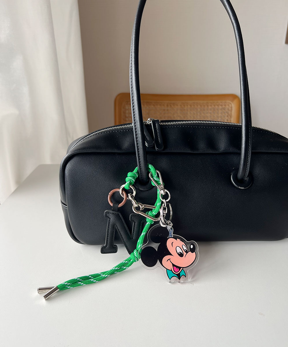 【5%オフクーポン◆ご愛顧デー】ダイカットアクリルキーホルダー ミッキーチャーム ...