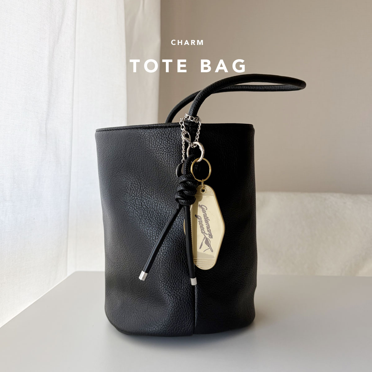 バッグチャーム付き バケツ型 トートバッグ 黒バッグ バケツバッグ レディース レディースバッグ 通勤 通学 チャーム付き...