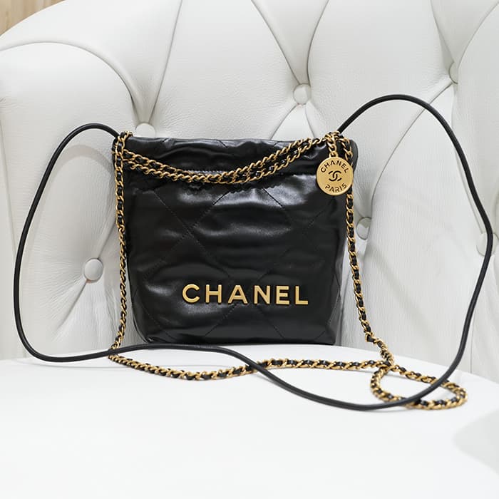 シャネル バッグ（レディース） シャネル CHANEL22 ミニハンドバッグ AS3980 シャイニーカーフスキン CHANEL 新品ショルダーバッグ ブランドバッグ 送料無料