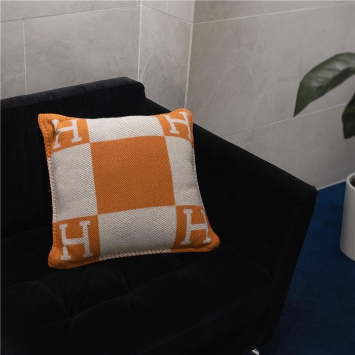 エルメス クッション アヴァロン PM エクリュ / ポティロン H102667M 58 HERMES 未使用品ホームグッズ ブランド小物 送料無料