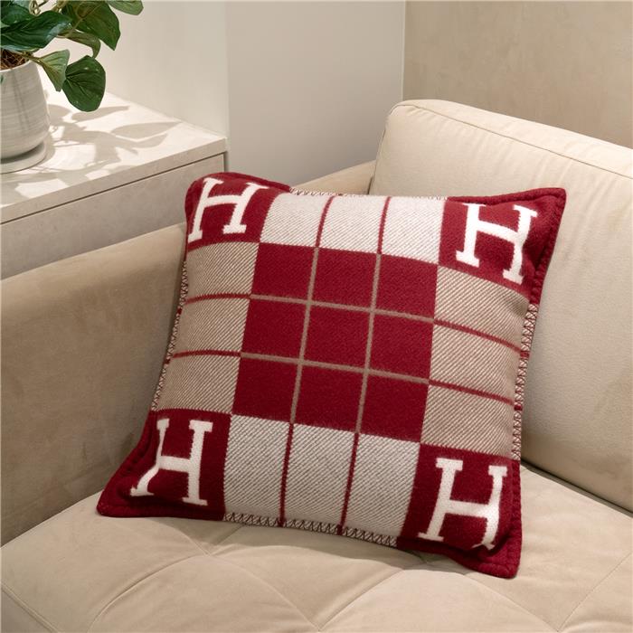 エルメス クッション アヴァロンIII PM エクリュ・ルージュH H102666M 59 HERMES 未使用品ホームグッズ ブランド小物 送料無料