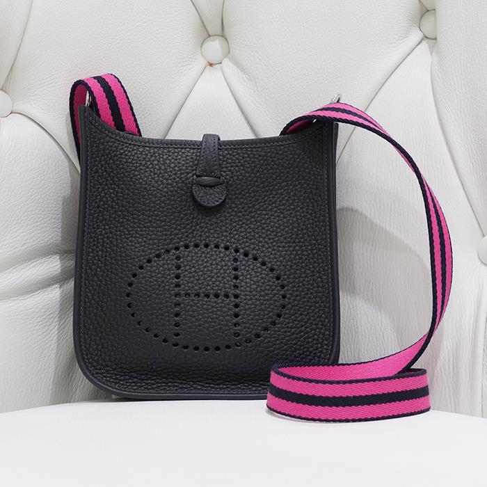 エルメス アマゾン TPM トゴ キャバン バンドリエールピンク×ネイビー シルバー金具 HERMES 未使用品ショルダーバッグ ブランドバッグ 送料無料のサムネイル