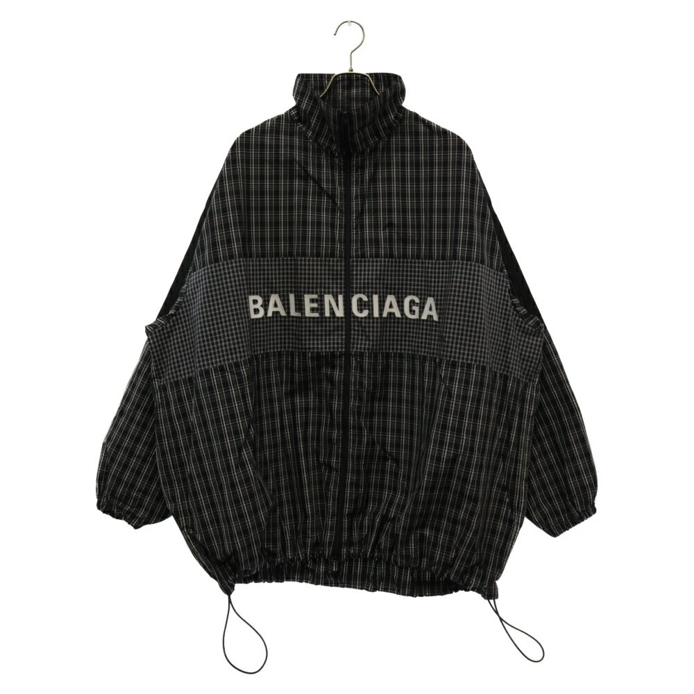 BALENCIAGA(バレンシアガ)19SS ロゴ刺繍ポプリンチェックジップジャケット 571439 TEM18 ブラック ブランド BALENCIAGA 品名 19SS ロゴ刺繍ポプリンチェックジップジャケット 571439 TEM18 ブラック 表記サイズ 44 サイズガイドはコチラ 実寸 着丈：84センチ 身幅：78センチ 肩幅：61.5センチ 袖丈：59センチ 素材表記 一部：コットン100% 刺繍部分：ポリエステル100%/原産国：ポルトガル製 カラー ブラック 商品状態 若干の使用感有り 両袖口裏地にほつれ/汚れ有り 付属品：写真に写っているものがすべてになります。 備考：- 商品番号 3624D080004※お問い合わせの際は、こちらの商品番号をお伝えいただくとスムーズです。 注意事項 ※掲載商品は実店舗等で同時販売しており、欠品になる場合がございます。 恐れ入りますがその際はキャンセルとなりますため、予めご了承くださいませ。 ※原則、お客様都合でのキャンセル・返品はお受けできません。 ≪返品について詳しくはこちらをご覧くださいませ。≫ ご利用の際はショッピングガイドを必ずご一読の上、ご購入へお進みくださいませ。 状態ランク A N 新品〜未使用品 新品未開封品になります。 S 新品同様品または試着程度の使用感があります。 A 使用感の少ない比較的状態の良い中古品になります。 B 着用感があり若干の汚れ・ダメージが見受けられる中古品になります。 C 汚れ・ダメージが多数見受けられ難がある中古品になります。 【取扱店舗】 BRING THRIFT CLOSET TEL: 043-445-7761 このブランドの他の商品を見る