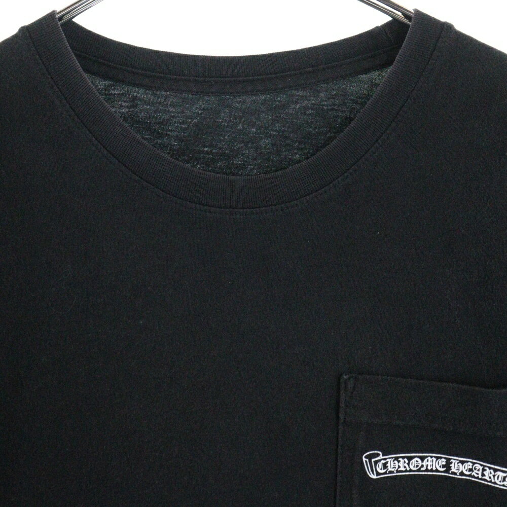 CHROME HEARTS(クロムハーツ) サイズ:L バックスクロールラベルプリント 胸ポケット 半袖Tシャツ カットソー ブラック【中古】【程度B】【カラーブラック】【取扱店舗BRING仙台店】