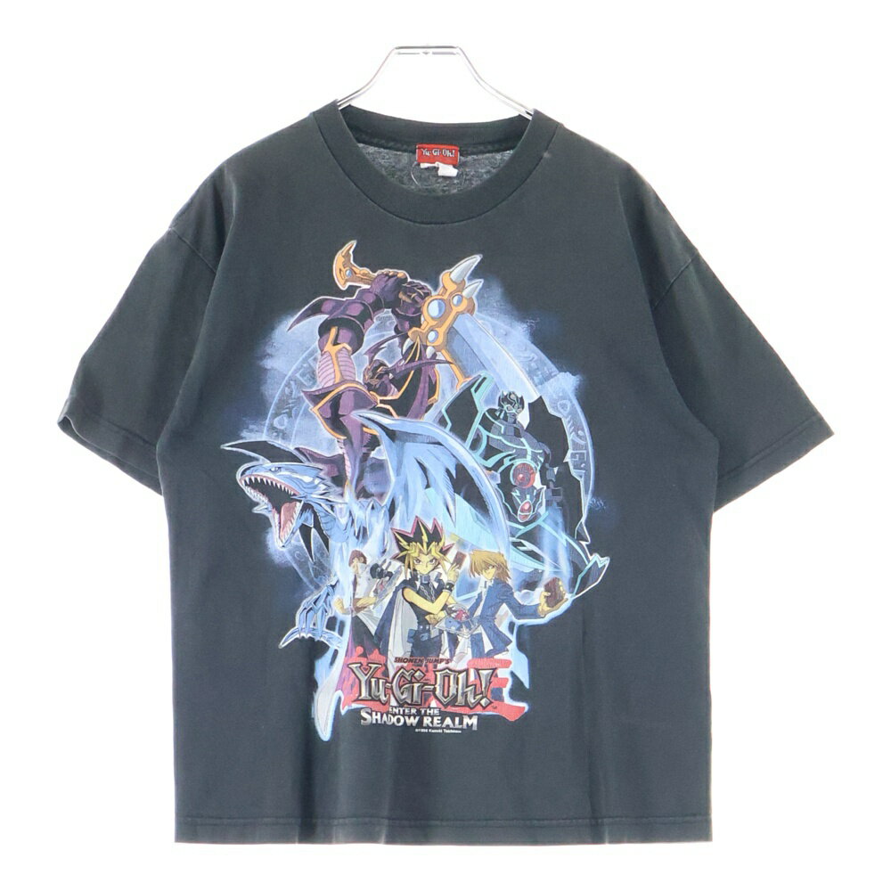 VINTAGE(ヴィンテージ)90S VINTAGE YU-GI-OH！1996 TEE ヴィンテージ 遊戯王 フロントプリントTシャツ 半袖クルーネックカットソー ブラック ブランド VINTAGE 品名 90S VINTAGE YU-GI-OH！1996 TEE ヴィンテージ 遊戯王 フロントプリントTシャツ 半袖クルーネックカットソー ブラック 表記サイズ XL サイズガイドはコチラ 実寸 着丈：59センチ 身幅：47.5センチ 肩幅：49センチ 袖丈：19.5センチ 素材表記 コットン100%/原産国：メキシコ製 カラー ブラック 商品状態 使用感有り 品質タグに破れ有り 全体的にスレ/毛羽立ち/色褪せ有り 付属品：写真に写っているものがすべてになります。 備考：ビンテージ商品のためダメージがございます。 ※撮影されていないダメージがある場合もございます。画像をご用意いたしますので、お気軽にご相談くださいませ。 ※商品本体の状態についての掲載となります。付属品の品質や状態は掲載には含まない場合がございますので、ご不明点がございましたらお問合せくださいませ。 商品番号 9025J250073※お問い合わせの際は、こちらの商品番号をお伝えいただくとスムーズです。 注意事項 ※掲載商品は実店舗等で同時販売しており、欠品になる場合がございます。 恐れ入りますがその際はキャンセルとなりますため、予めご了承くださいませ。 ※原則、お客様都合でのキャンセル・返品はお受けできません。 ≪返品について詳しくはこちらをご覧くださいませ。≫ ご利用の際はショッピングガイドを必ずご一読の上、ご購入へお進みくださいませ。 状態ランク B N 新古品：未使用または未開封品 S 新古品：タグ付きや未使用に近いUSED品 A 中古品：使用感の少ない商品 B 中古品：使用感がある商品 C 中古品：ダメージ・汚れが目立つ商品 【取扱店舗】 AWESOME 原宿店 TEL: 03-6455-4334 このブランドの他の商品を見る